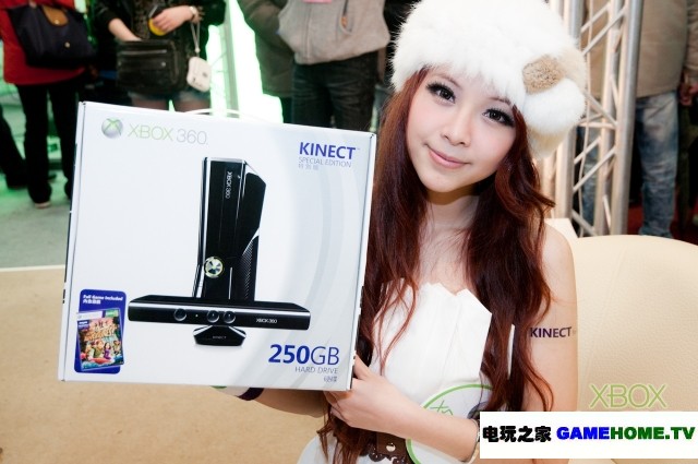 2011台北电玩展现场直击 名模现身体验游戏魅力